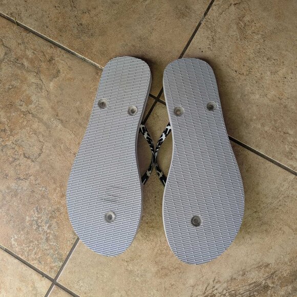 Vera Bradley x Star Wars flip-flops - LIKE NEW! - Picture 5 of 5